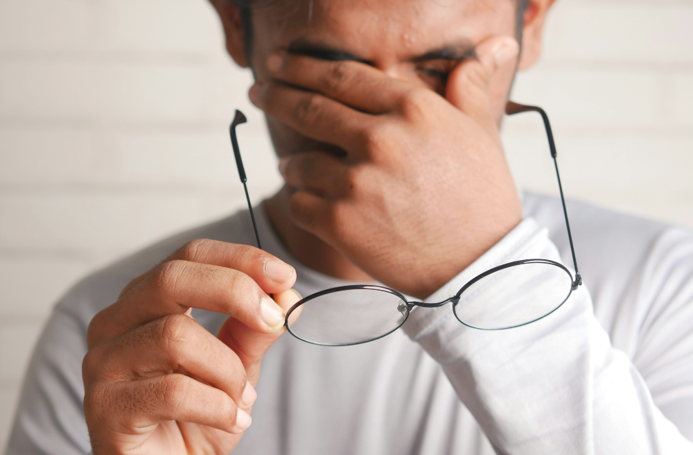 눈 피로한 사진