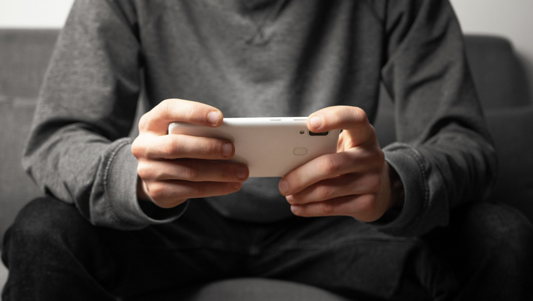 모바일 데이터 요금은 왜 계속 오를까? - 소비자와 경제에 미치는 영향