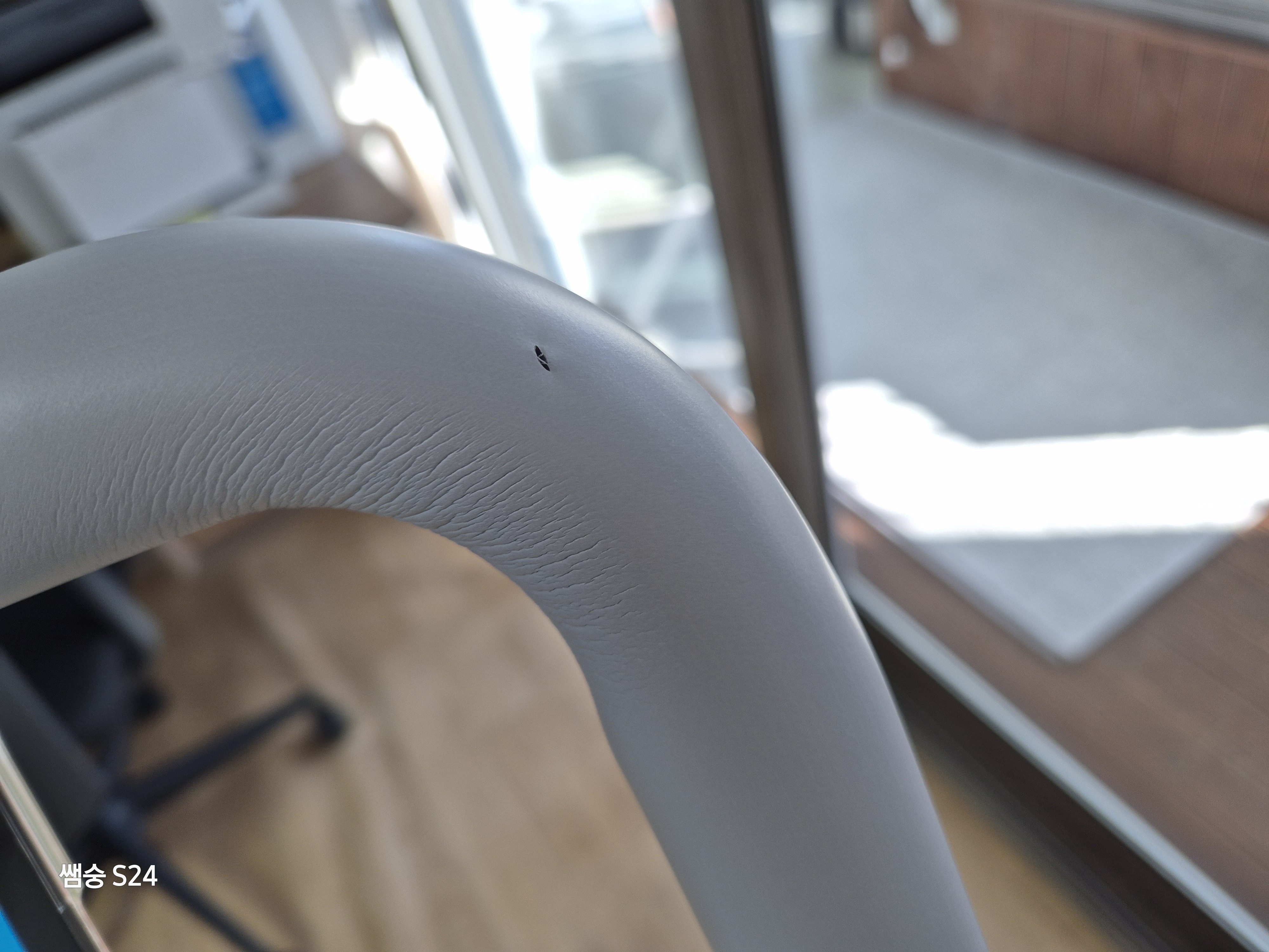 숀리 바이크 노바 메타 손잡이 흠집