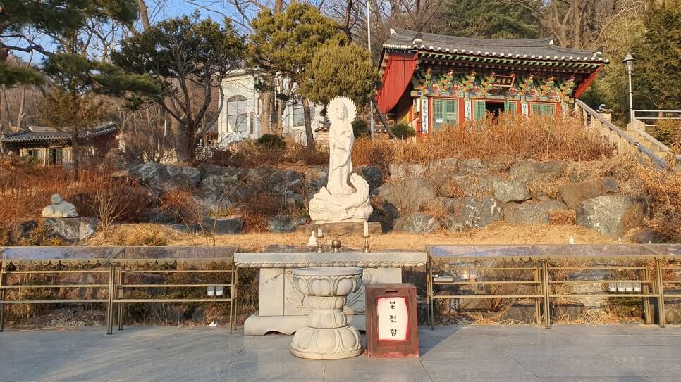 서울 봉원사 : 도심 속 천년 고찰, 한국 불교 전통문화의 보고