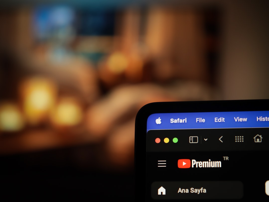 'YouTube'