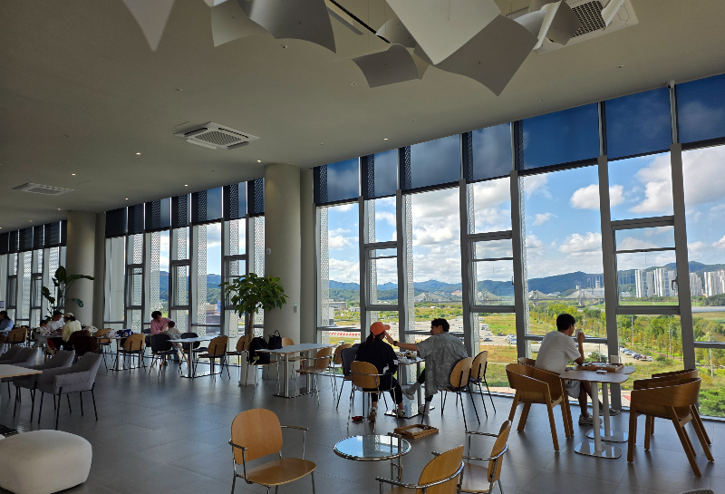 대평동 에어포트 327 카페