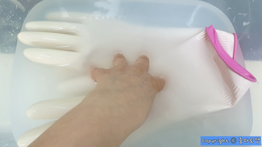 고무장갑-뒤집어-담구기