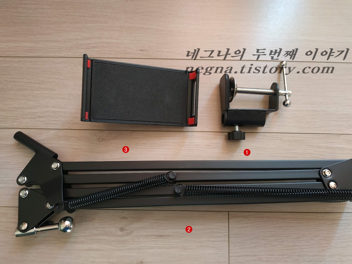 휴대폰, 태블릿 스탠드. 부속품 3개.