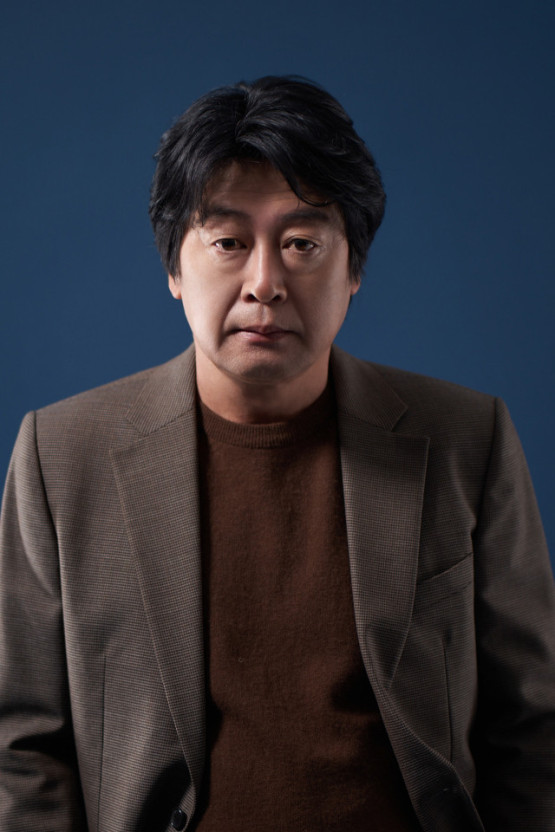 김윤석