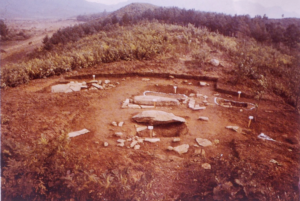 펑청[鳳城] 둥산[東山] 고인돌 유적 전경