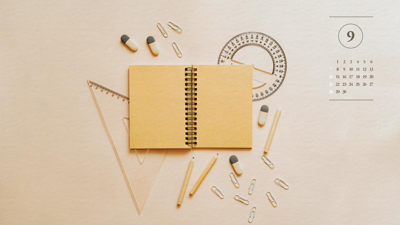 11 삼각자와 노트 A - 2025년9월 노트북배경화면