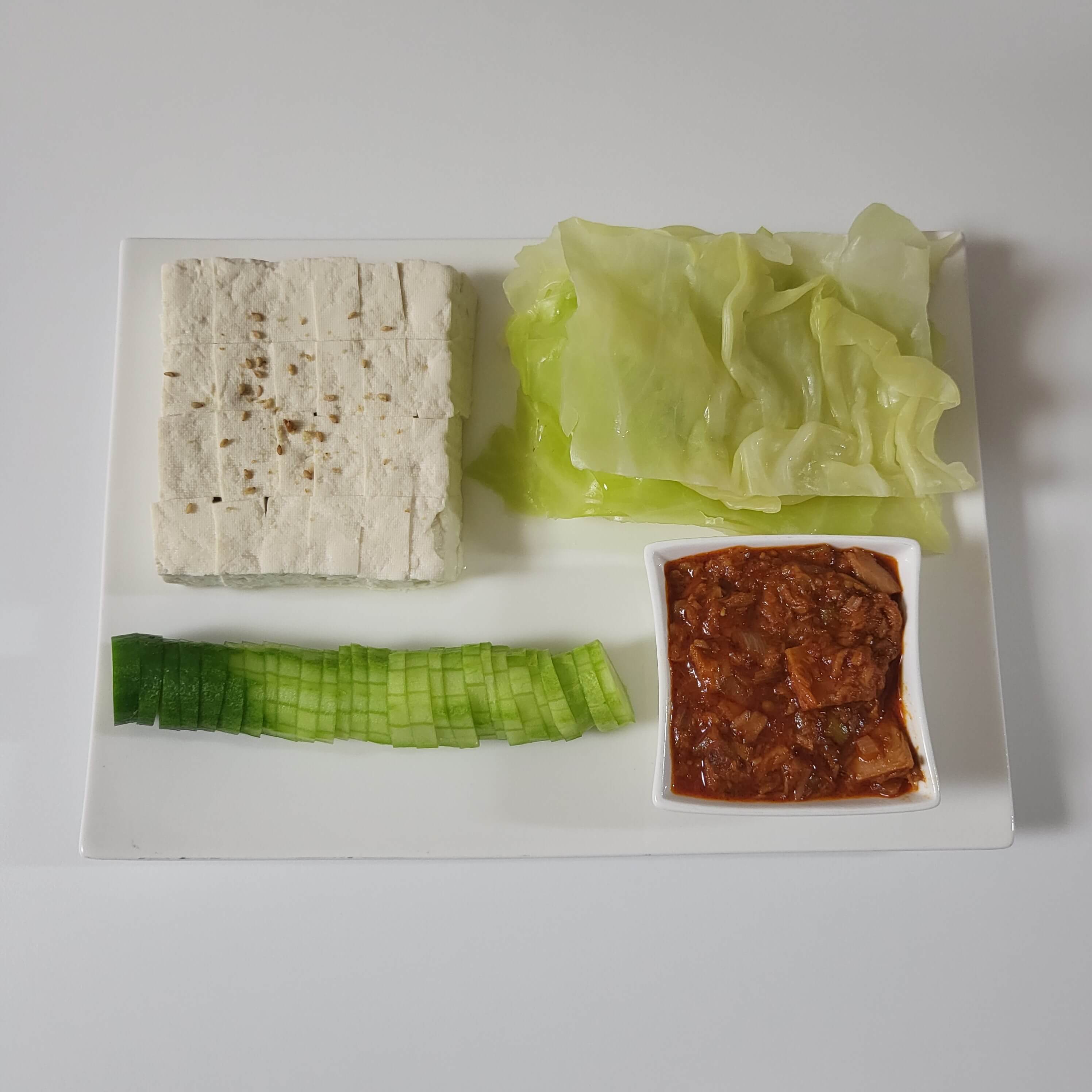 두부&amp;#44; 오이&amp;#44; 양배추&amp;#44; 참치쌈장 사진