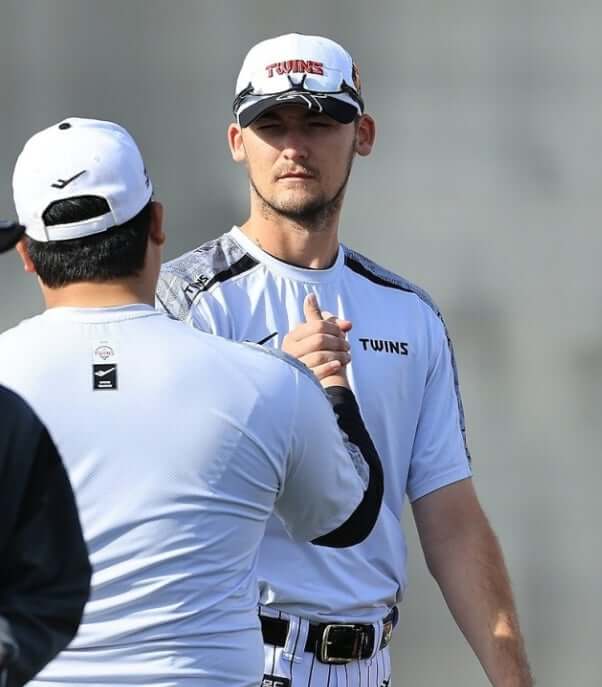 엘지 코엔 윈 입국, LG 코엔윈