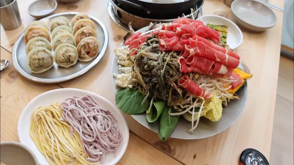 생생정보 우와한 식당 시레기손만두전골