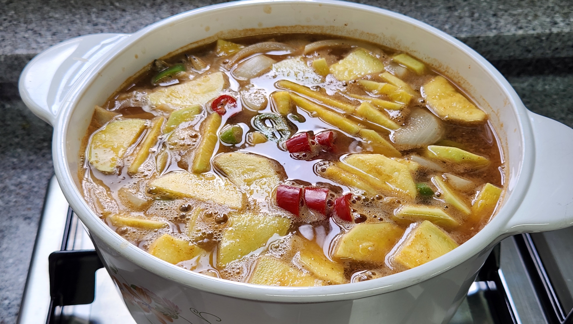된장 찌게를 보여주는 이미지