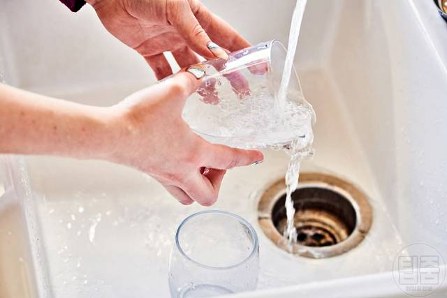 뿌연 유리컵 투명하게 유리잔 하얀얼룩 와인잔물자국 제거