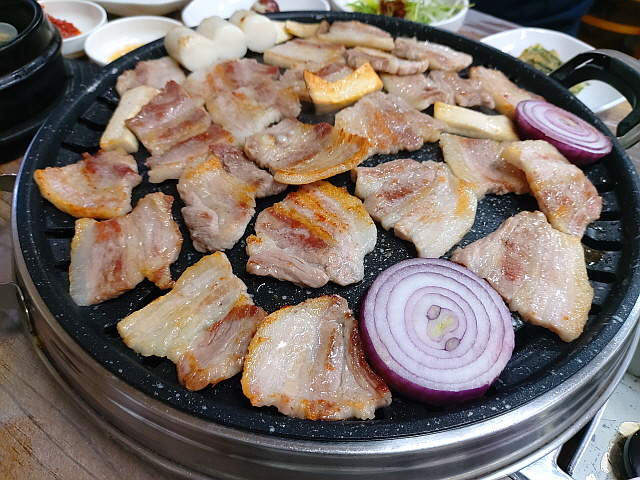 노릇노릇 삼겹살