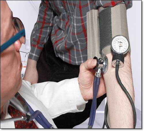 혈압이 높은 남성