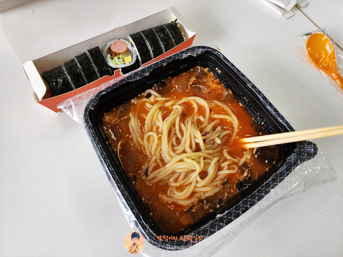 얌샘김밥 소시지김밥과 물쫄면