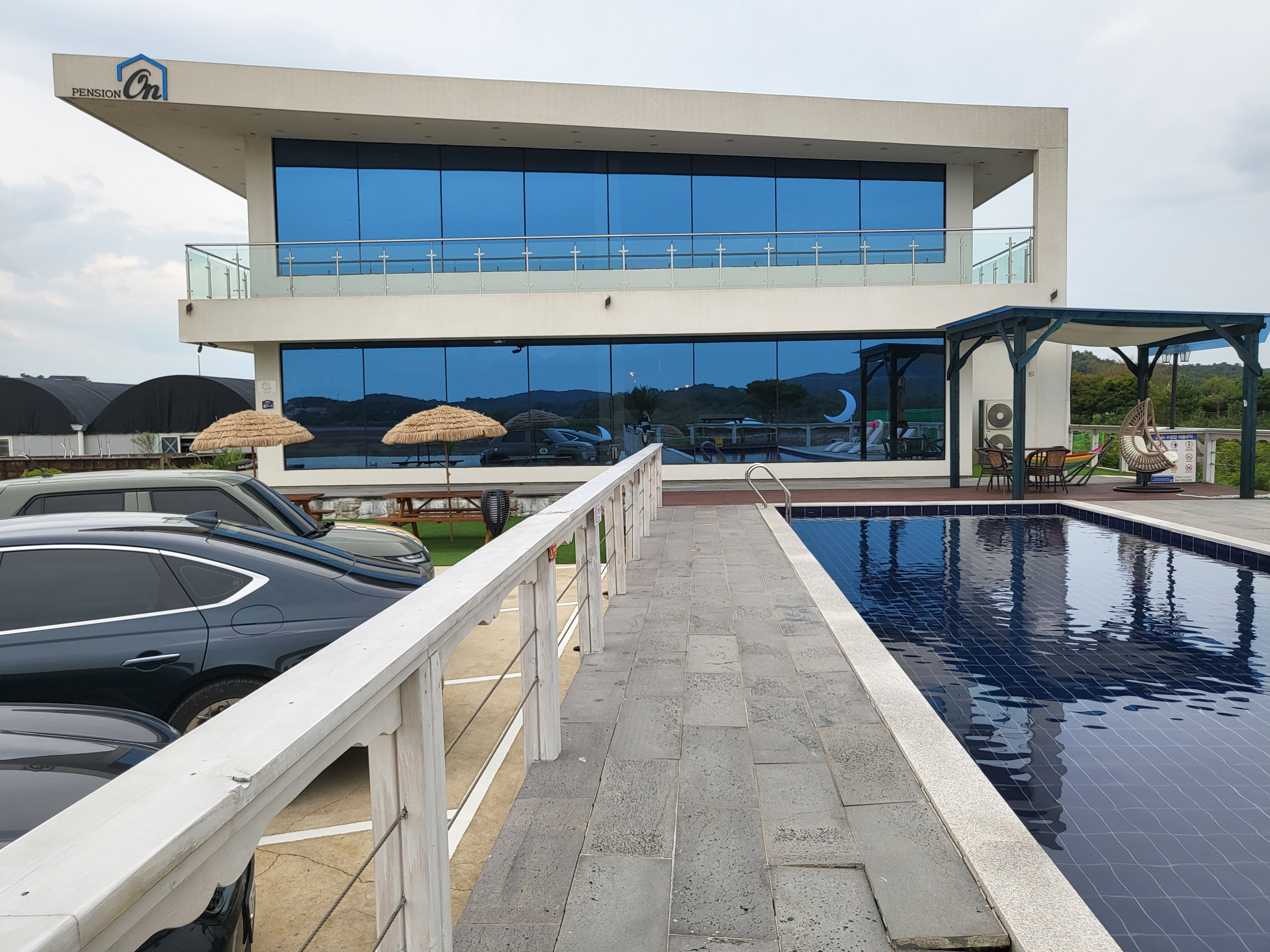 온펜션 - 수영장 1