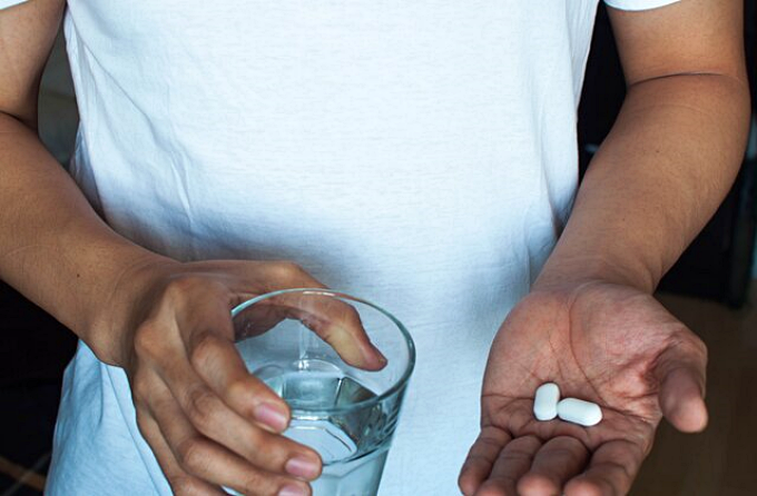 허리 통증 치료 약 - 타이레놀,탁센이 허리 아플때 효과 있을까