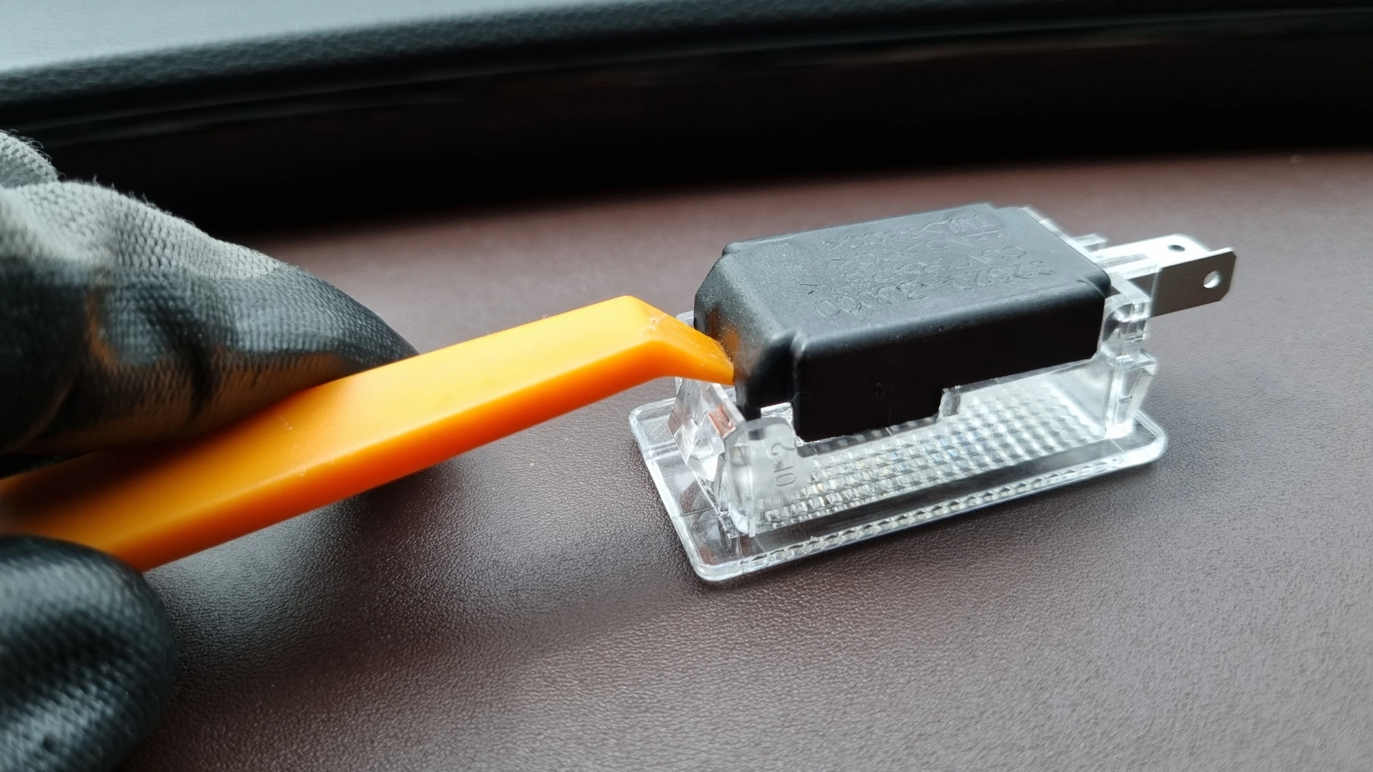 커버 여는 모습