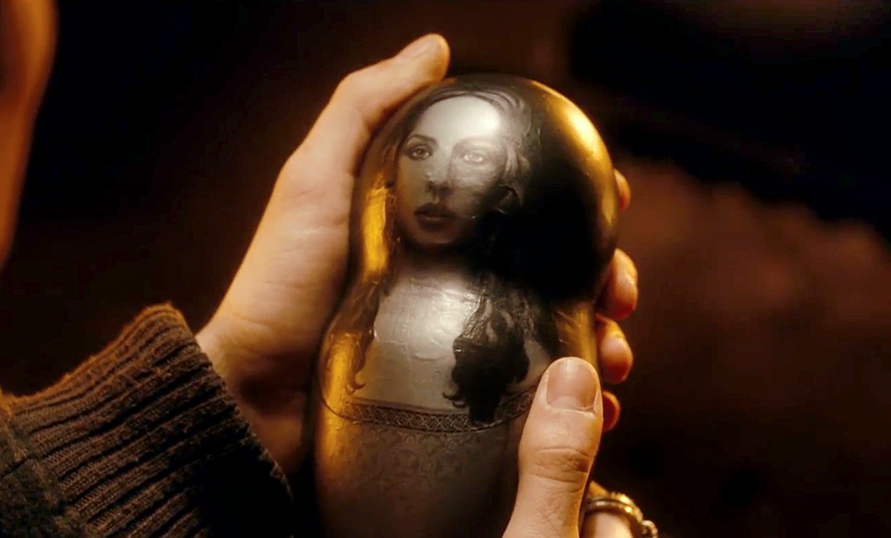 마법사의 제자 모르가나와 베로니카가 봉인된 인형 장면