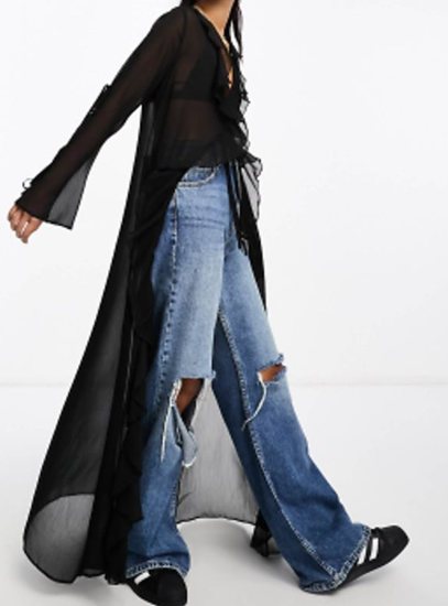 슬림 진과 롱 블라우스의 황금 조합