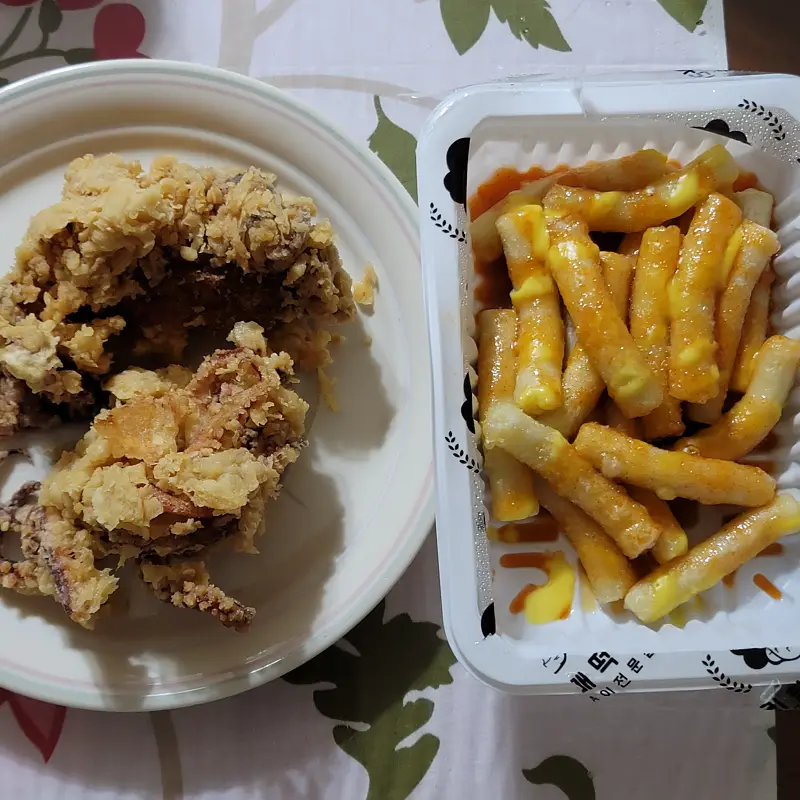 우리할매떡볶이-밀떡튀김-통오징어튀김-비교-사진