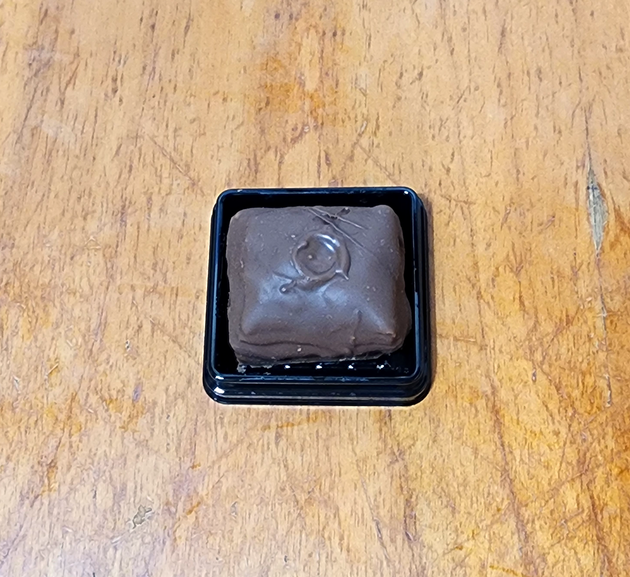 케르반베이커리_피스타치오바클라와_두바이초코렛