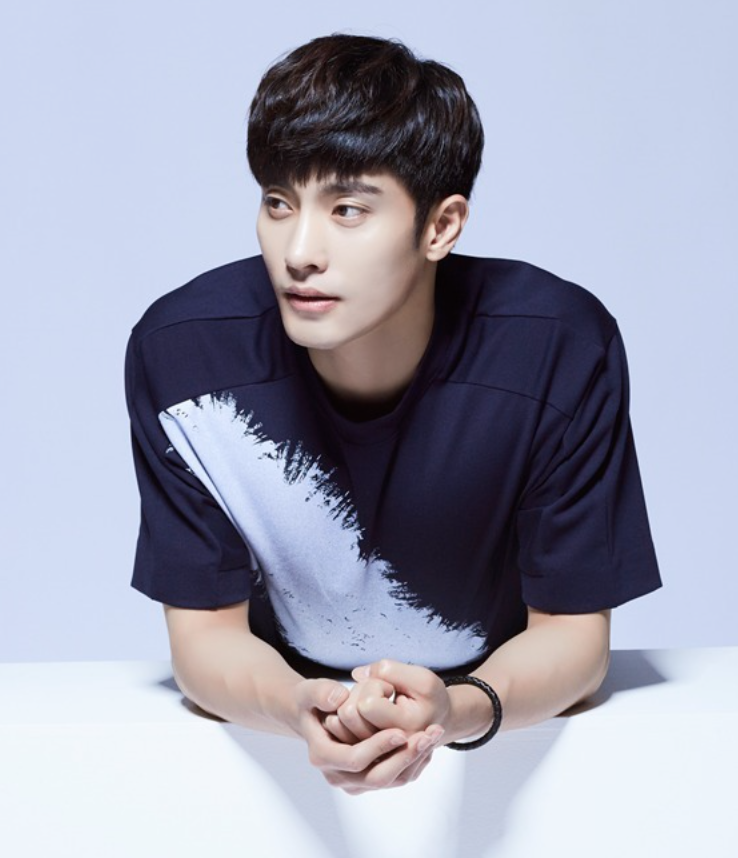 배우 성훈