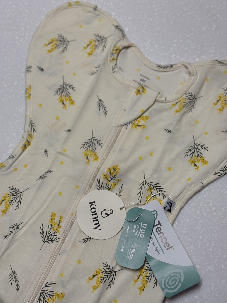 코니 뉴본 모달 스와들 수트 : 미모사 패턴