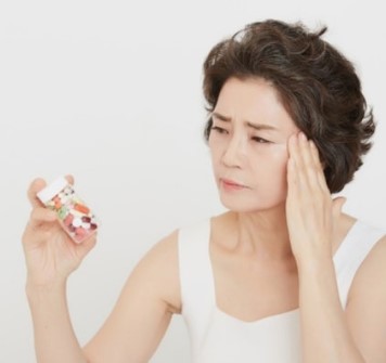 갱년기 여성호르몬제 부작용: 경험자들이 겪은 증상과 해결법 총정리