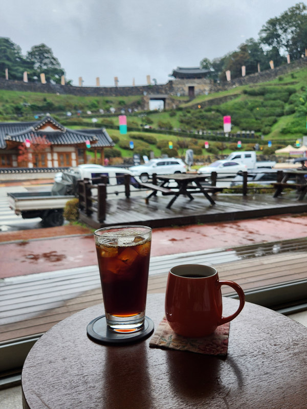 커피와_공산성_뷰_01