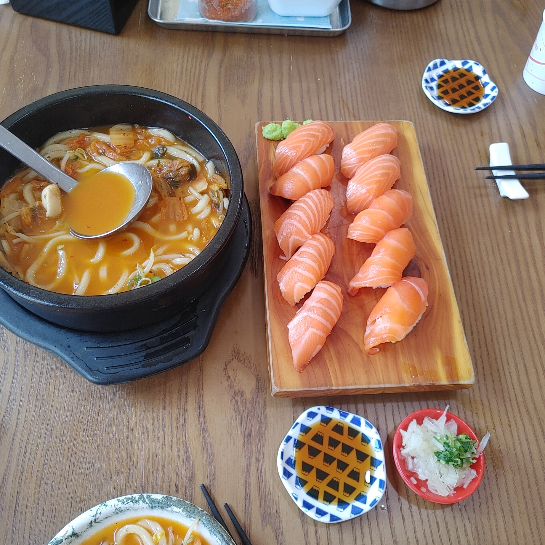 속리산 믿음 초밥 연어초밥과 얼큰 우동