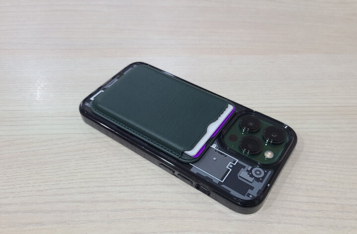 아이폰에 부착한 카드지갑