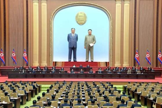 북한 두 국가 개헌: 통일 삭제&middot;영토 조항 신설과 김정은 핵 지휘권 명문화의 충격적 배경