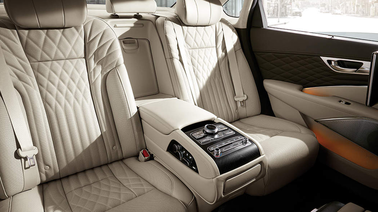 2024년형 기아 K9 실내 2열 시트 사진