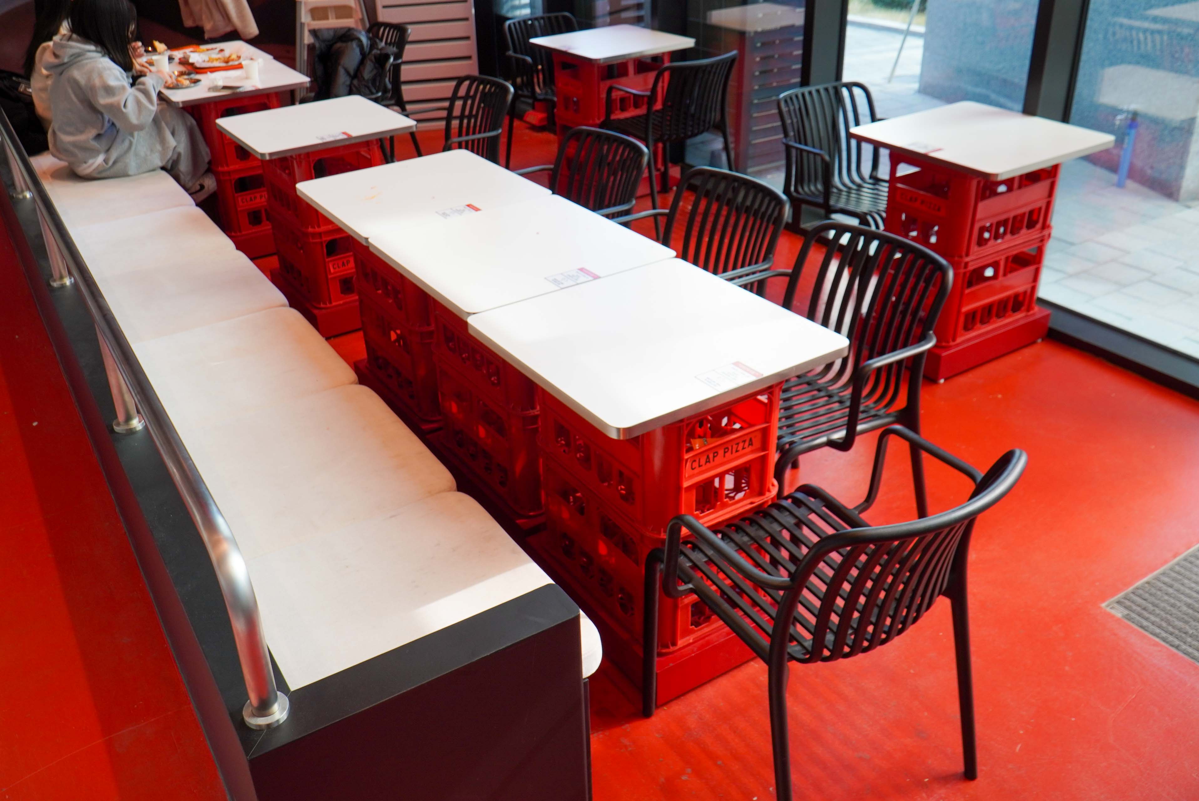 클랩피자 광주상무점 내부