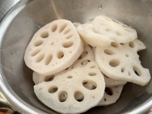 물기 빼는 연근