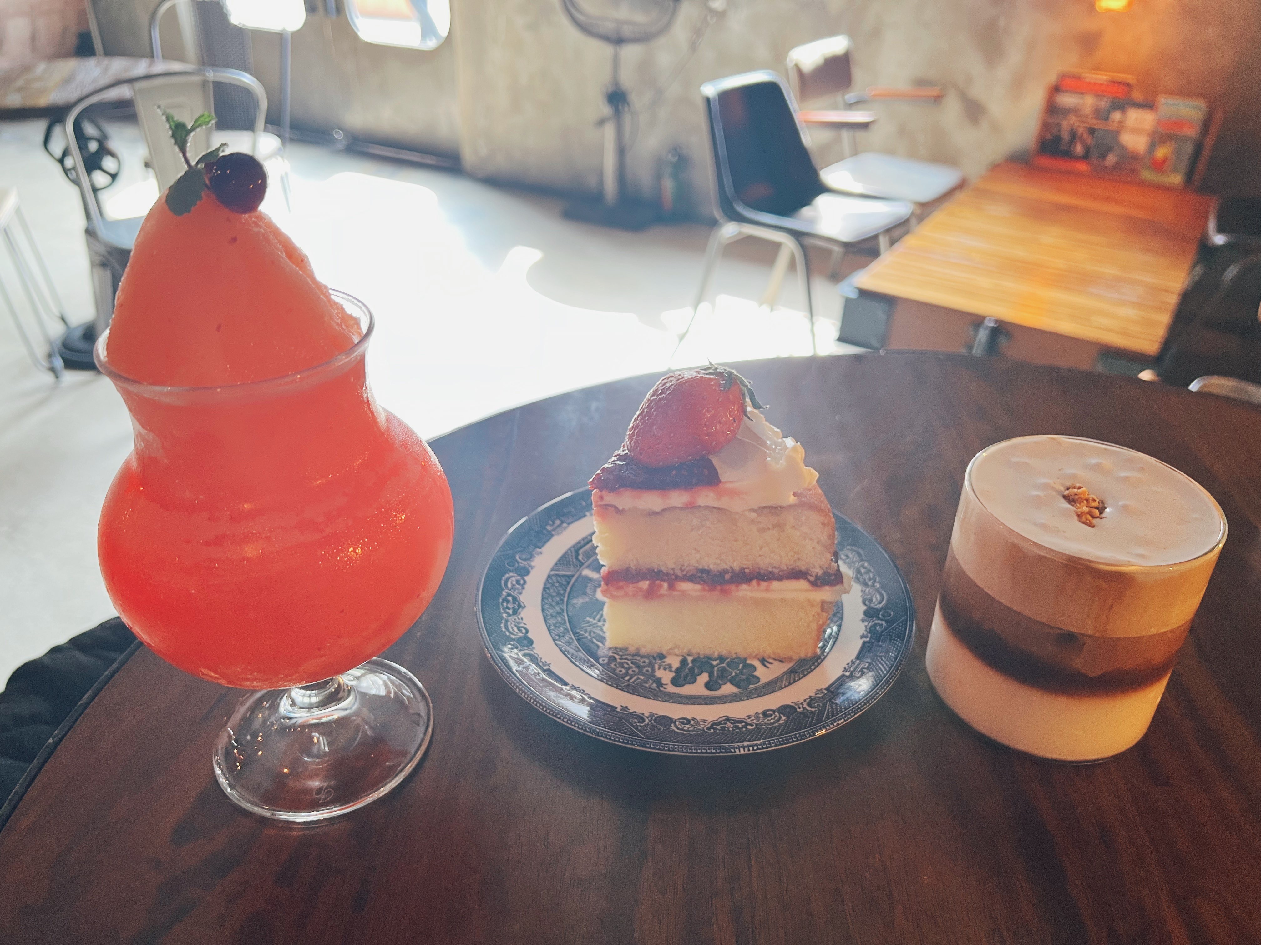 광주 동명동 지티커피 자두스무디 빅토리아케이크 GT시그니처라떼