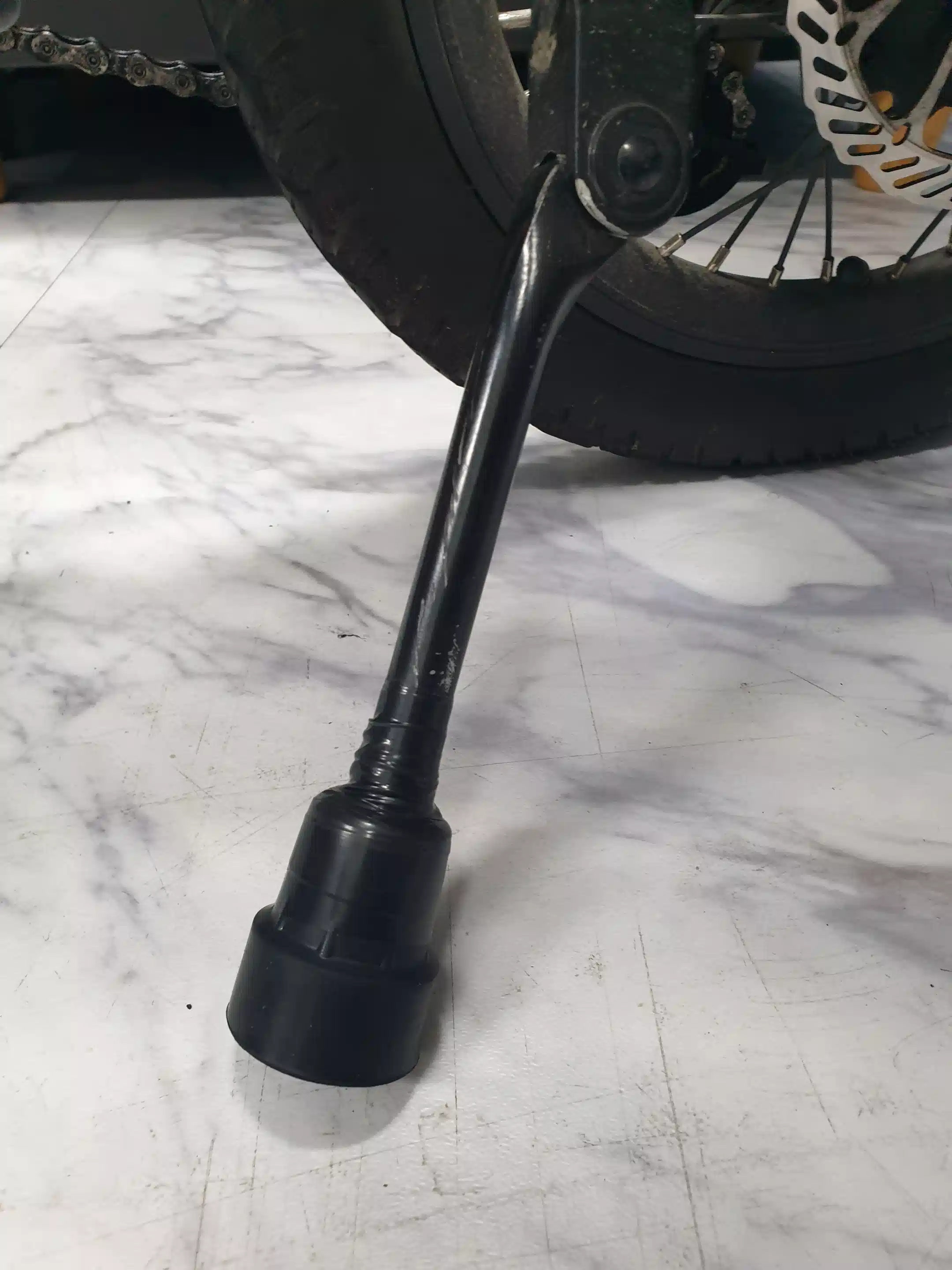 지팡이 고무 팁 결합 완료