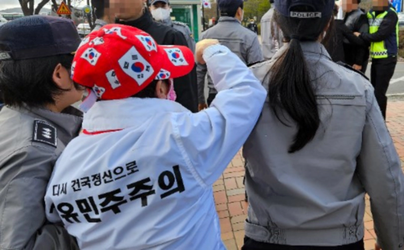 서북청년단 구국결사대 시위 논란