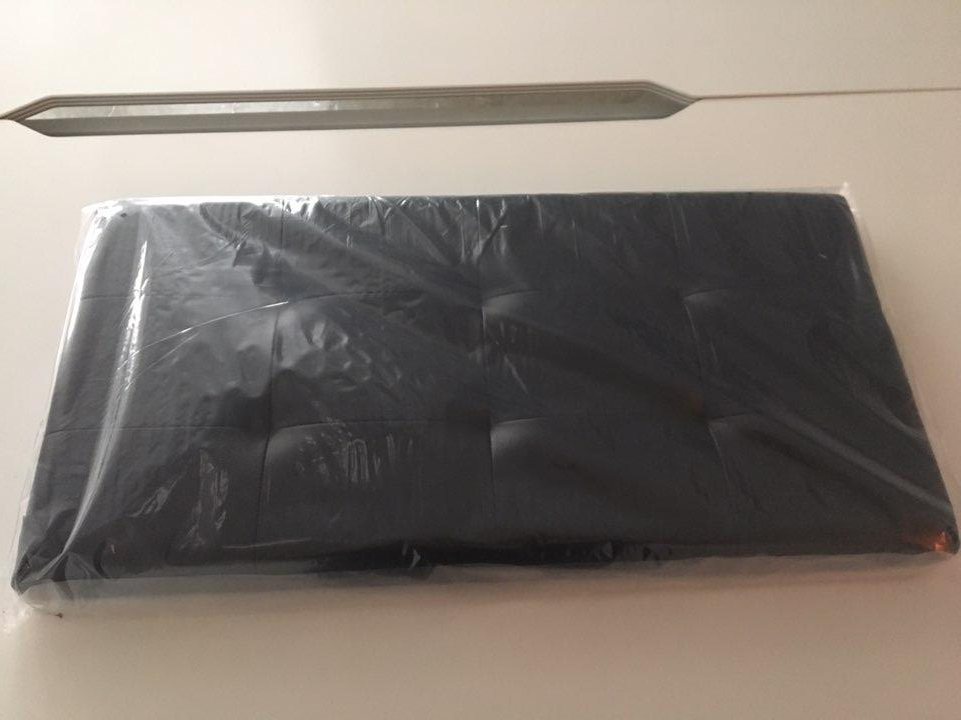 비닐 포장 상태의 BLMG 블루밍홈 접이식 수납스툴의자 상판