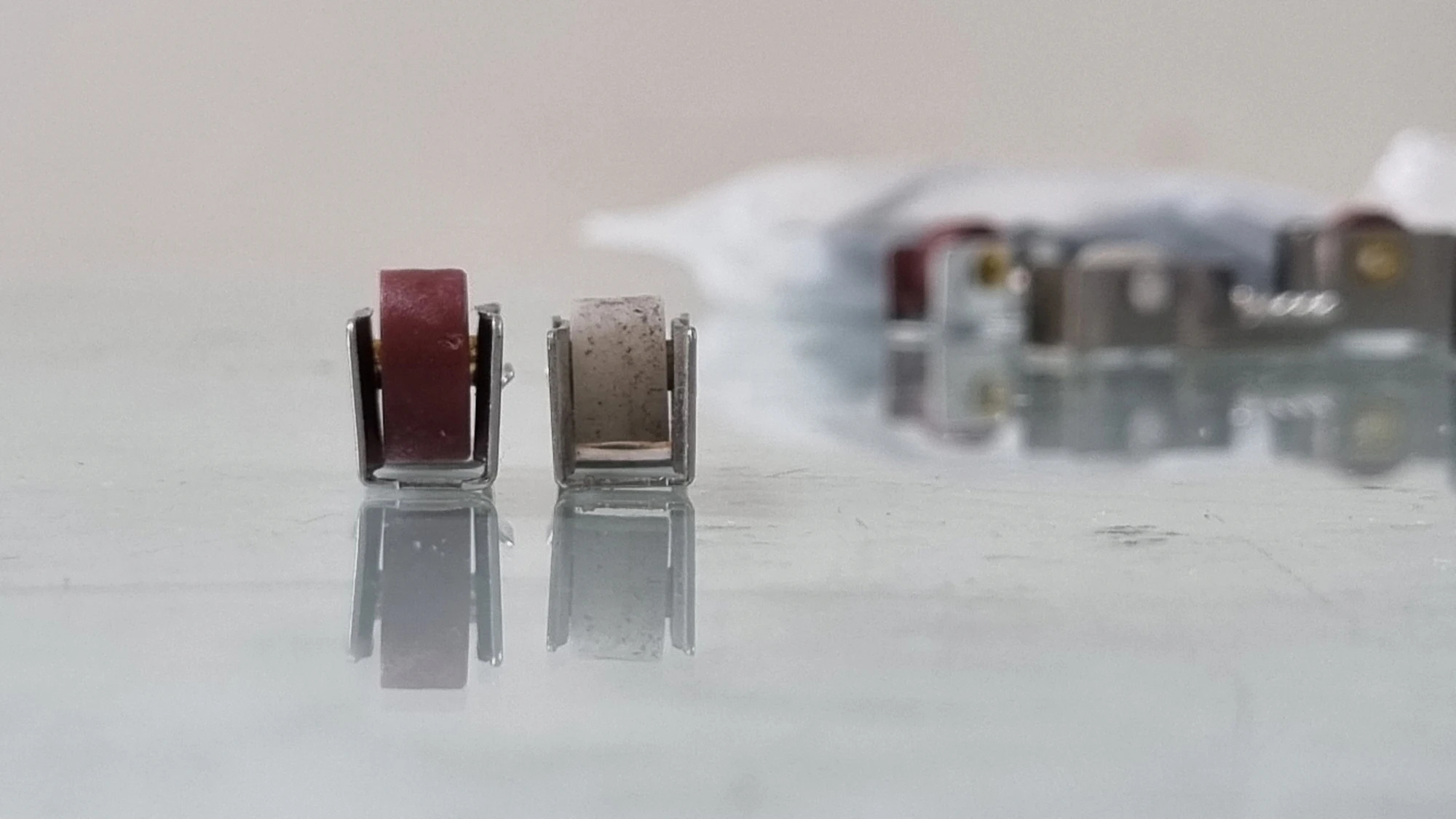 방충망 롤러 비교 모습