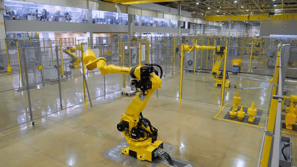 HD현대로보틱스 주력모델인 HS220이 중량을 부착하고 부하 테스트를 연속 가동하는 모습