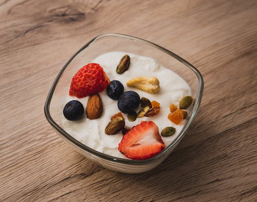 수제그릭요거트 과일 넣은 이미지
