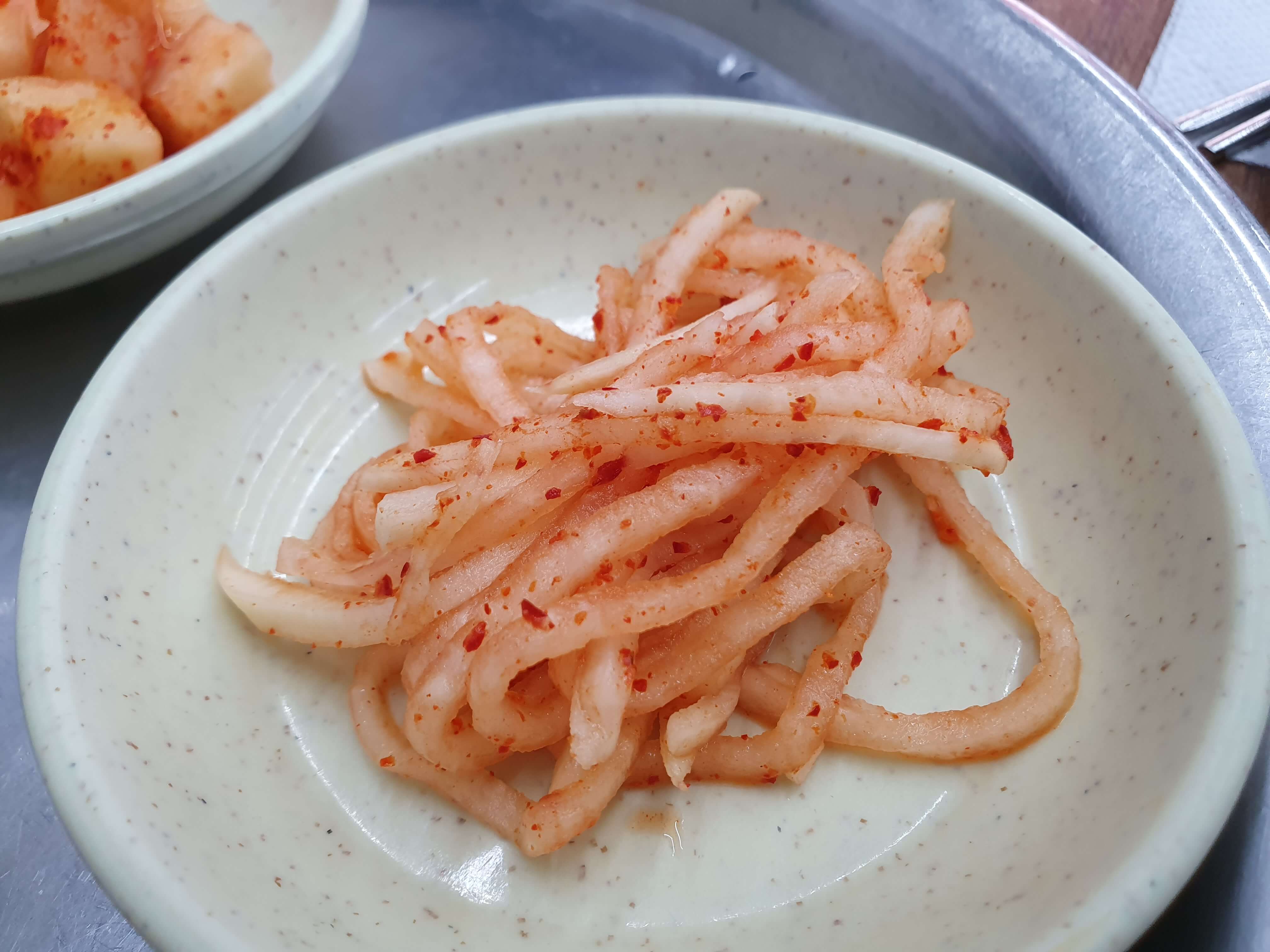 우동(해운대해수욕장) 맛집 해운대원조할매국밥-무생채