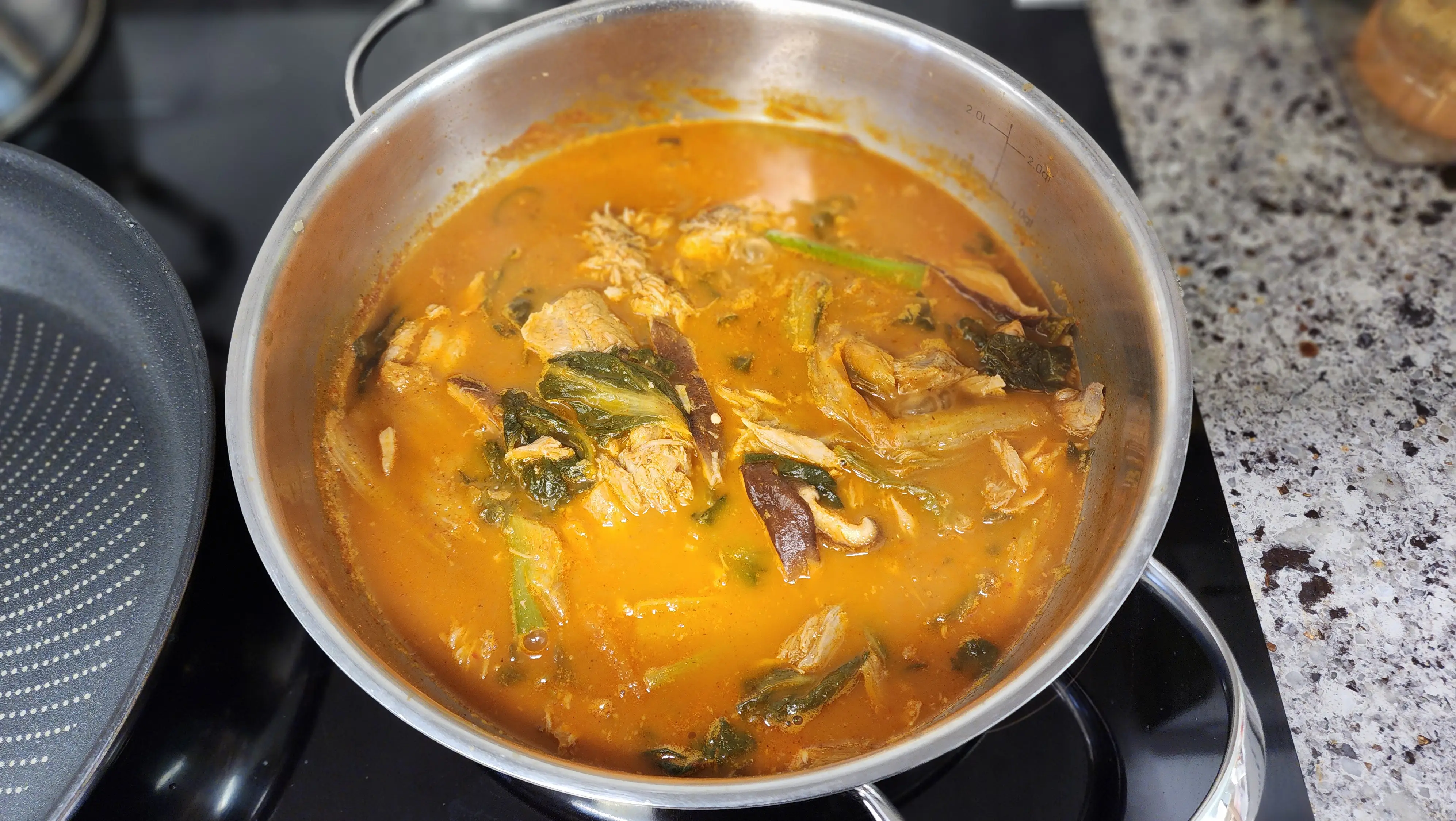 감자탕-냄비에-조리-02