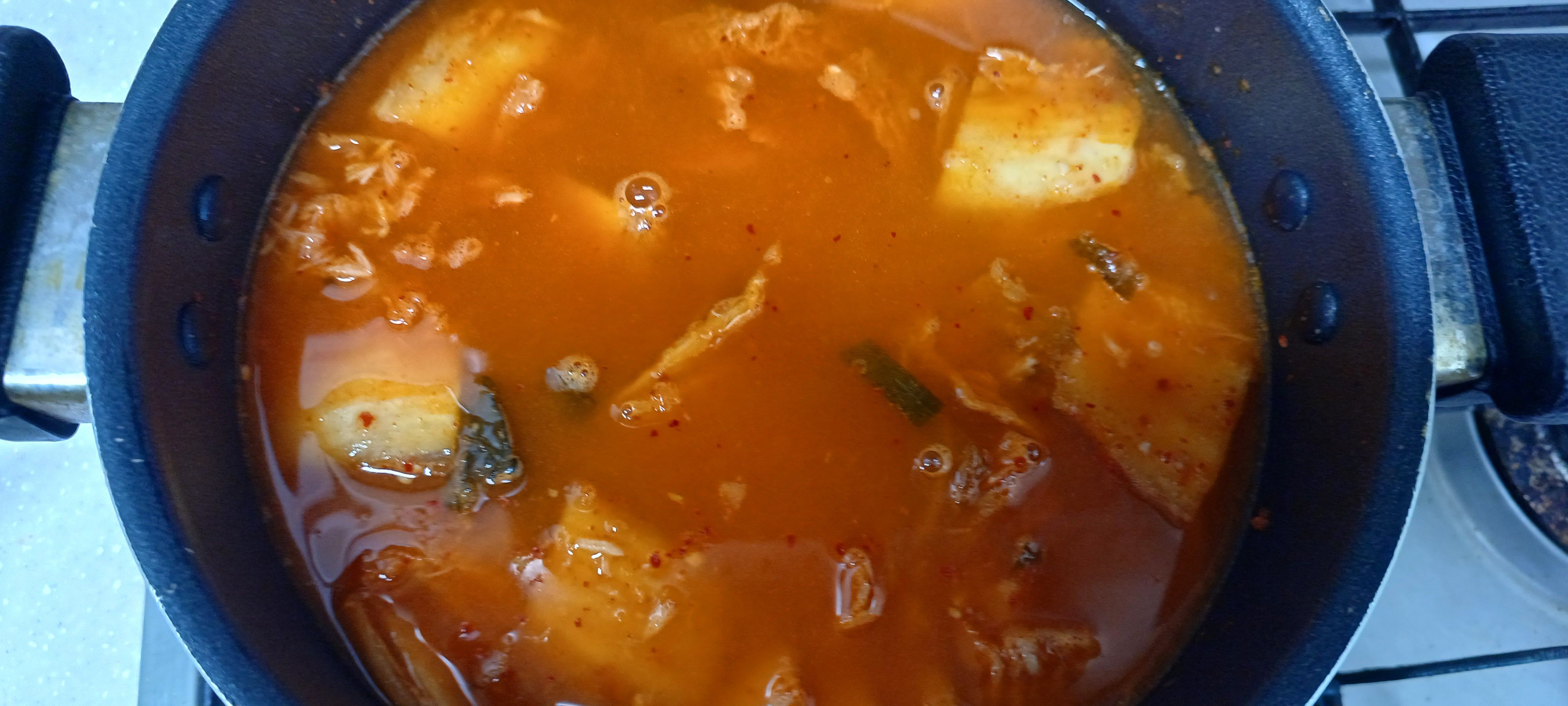 육수 붓고 끓이기