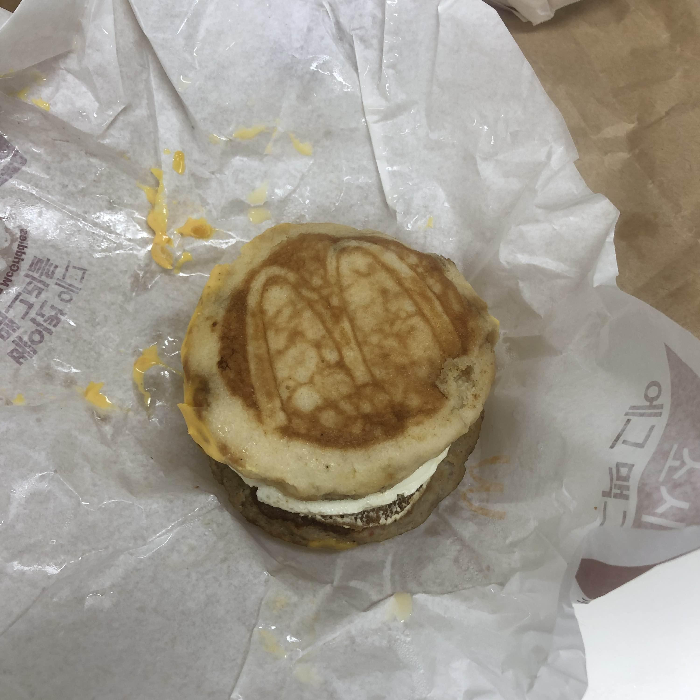 맥도날드 맥모닝 소시지 에그 맥그리들