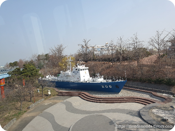 월미바다열차에서 본 풍경 1. 퇴역한 해양경찰선