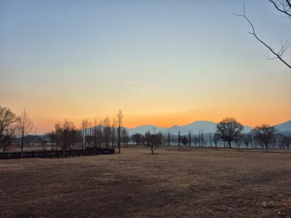 두물머리-강물정원-넓은정원모습