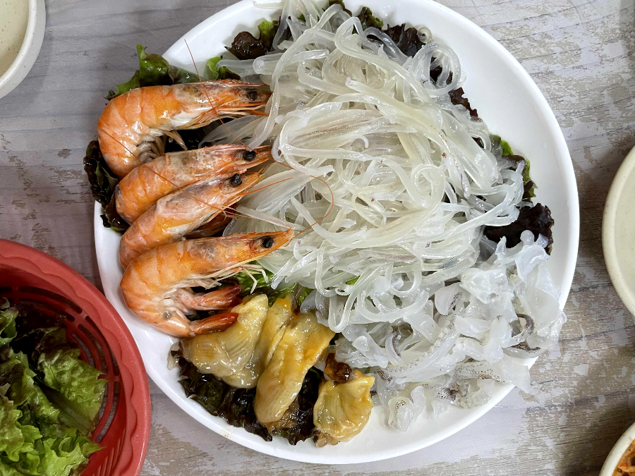 묵호항 수산시장 인근횟집 식사